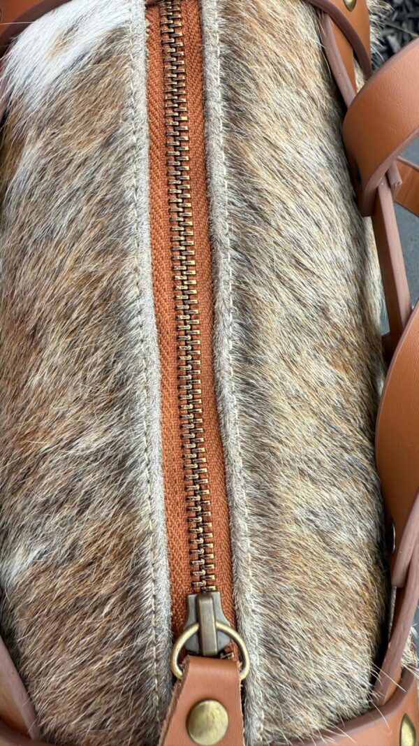 Shell Capsule Cowhide Leather Purse - Image 3