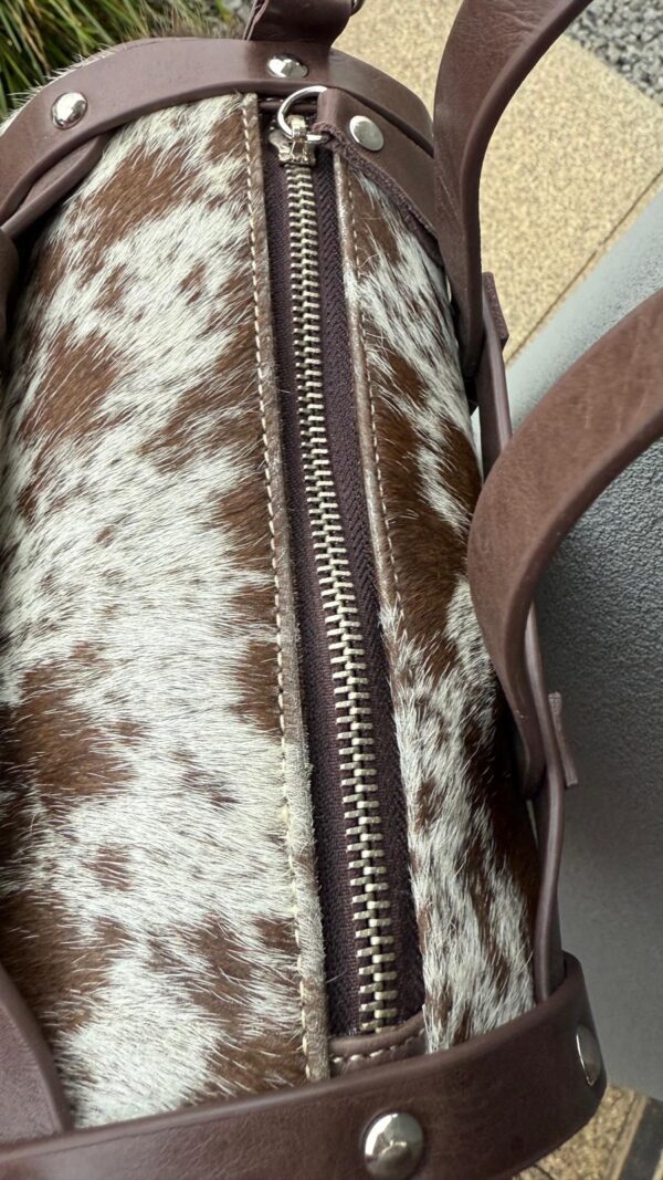 Shell Capsule Cowhide Leather Purse - Image 5