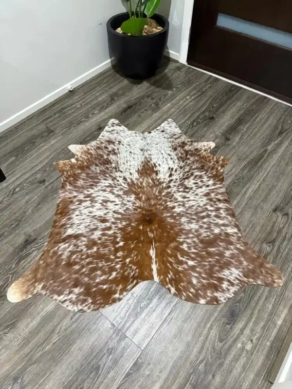 Beige & White Cowhide Rug – Natural Soft Leather Floor Piece