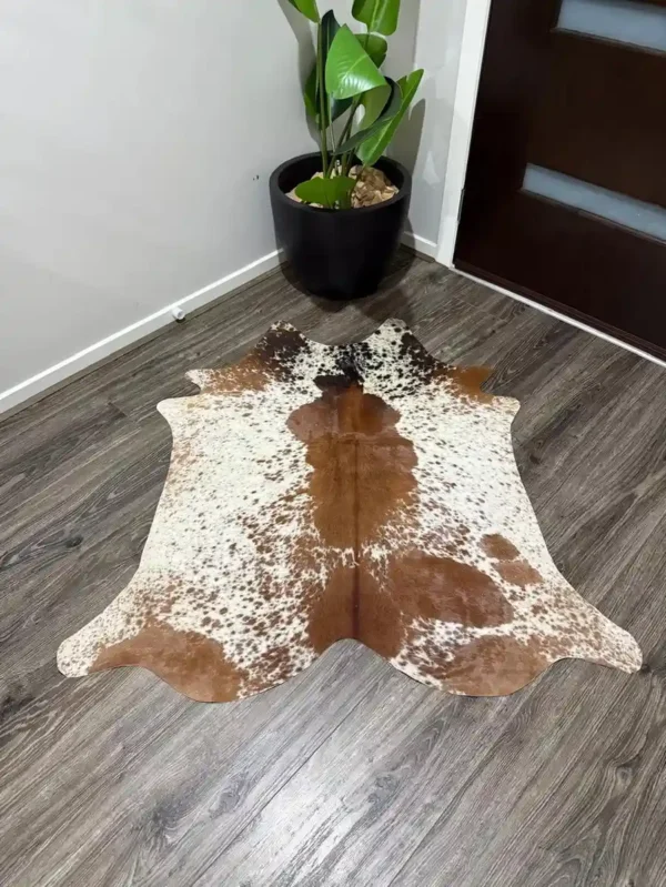 Beige & White Cowhide Rug – Natural Soft Leather Floor Piece