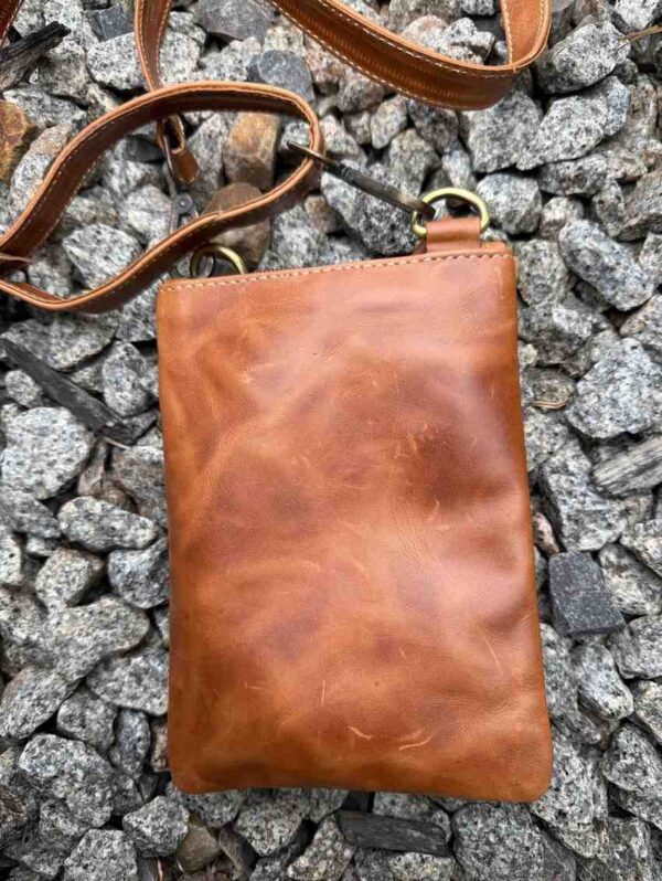 western-embroidered-leather-mobile-pouch