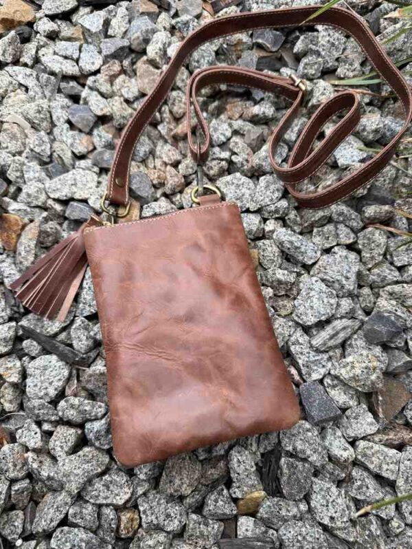 western-embroidered-leather-mobile-pouch